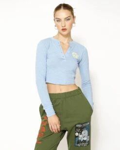 BOYS LIE X Misty Blue Crop Henley -Boys Lie 4O7A8789 e342aaf2 5cad 408d b6c6 b59c428cd8de